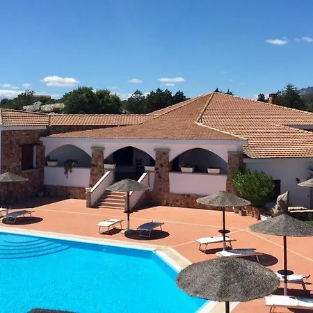 Chic Antonina One Bedroom No2176 *