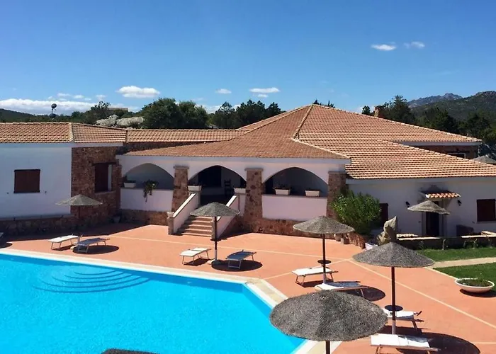 Chic Antonina One Bedroom No2176 *